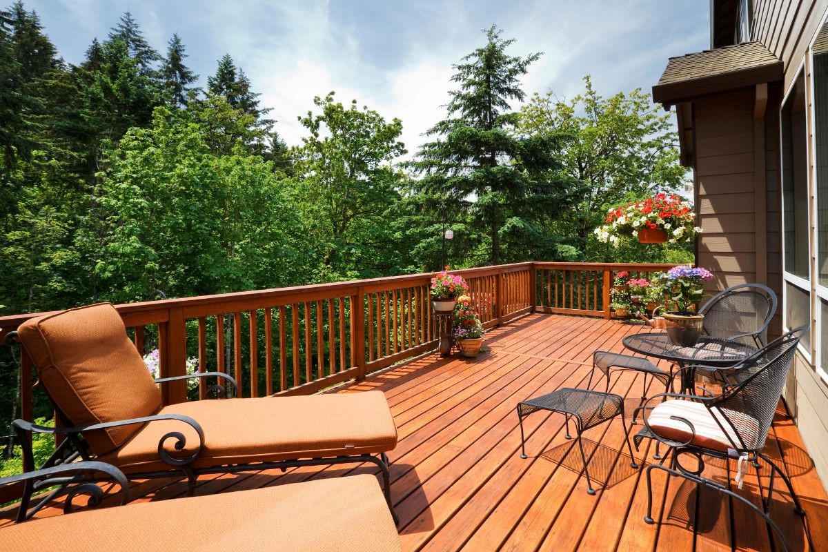 Design Versatility: Explore the Creative Possibilities of Composite Decking in Architecture